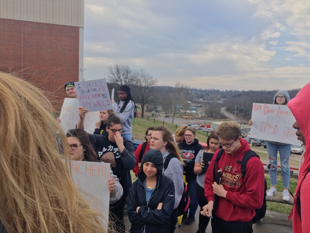 kezzle_b's tweet image. Today’s walkout at Jefferson City High School in Missouri. Kids in the capital city of a red state stepping up. It was cold and rainy, but I am so inspired. So many amazing voices amplified, and so many letters to Congressmen written! #NeverAgain @Emma4Change @Sarahchadwickk