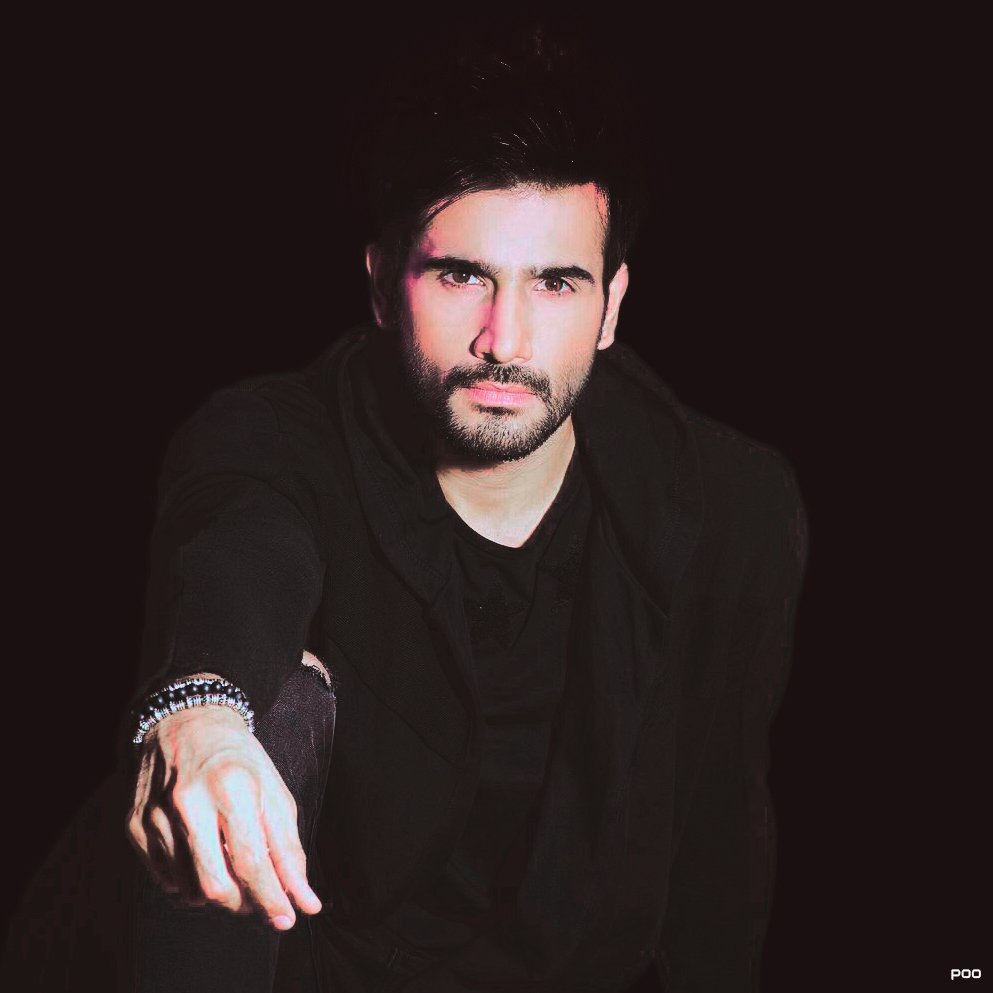 PooCreations's tweet photo. #HowDashing 😍😍😍 @karantacker #ForProfilePicture https://t.co/kCNaWon612