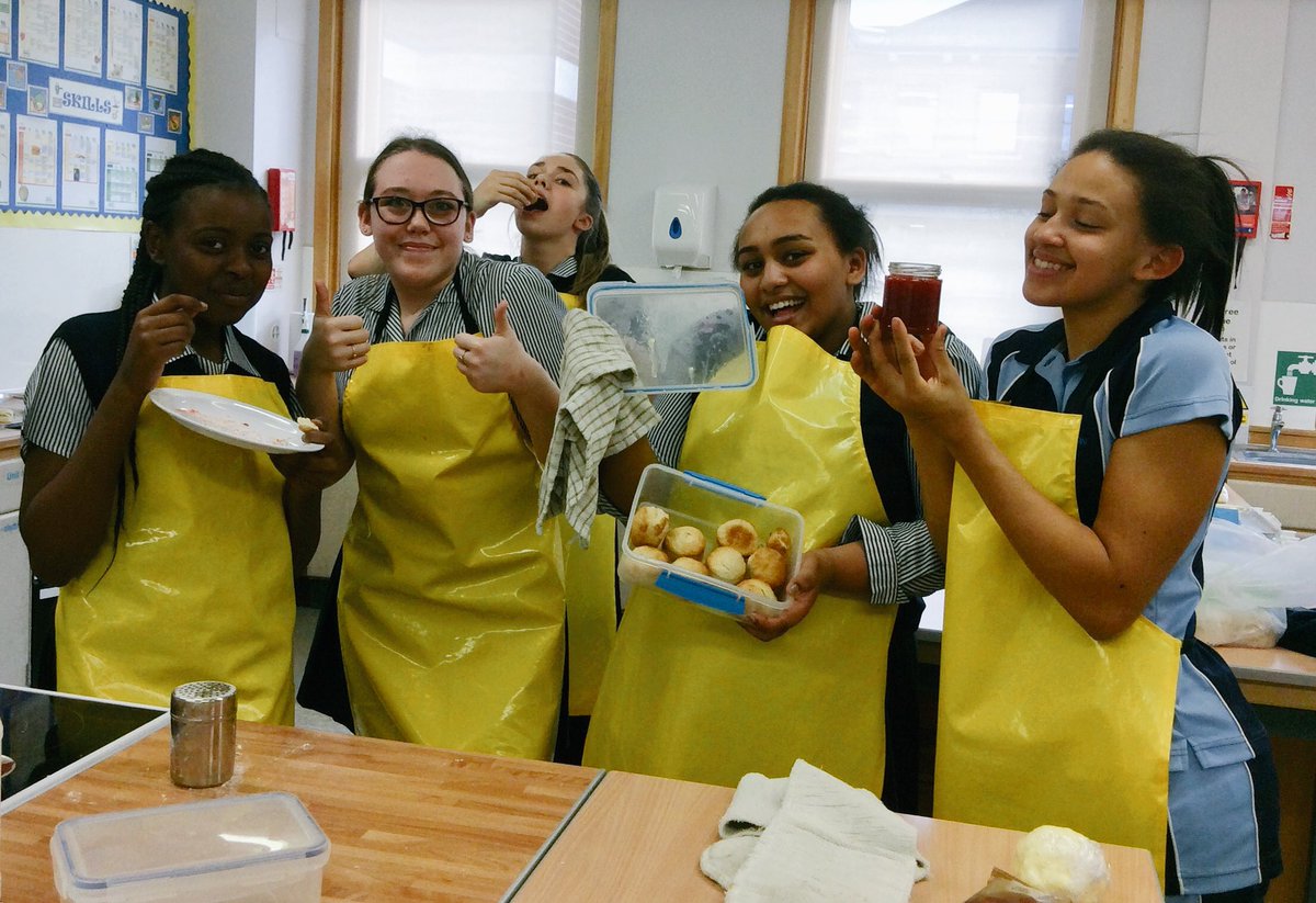 StephMKnight's tweet image. L5 GCSE Food girls made scones with the homemade butter they made on Tuesday, and in-season rhubarb jam 😋👏🏼 #GCSEFood #rhubarb #homemadebutter