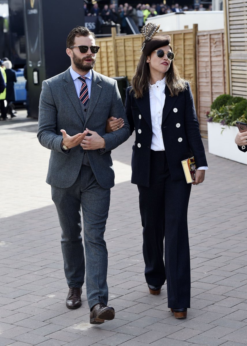 RoratoSilvia's tweet photo. #JamieDornan #AmeliaWarner #JamieAndMillie #LoveTheirStyle #StyleSoPerfect #TheyLookFabulous #CheltenhamFestival2018 Thanks so much @EverythingJDcom @HollyMasen @OhMyFifty @Jamie_DornanCan @JamieDornan_org https://t.co/BS3BnBf04U