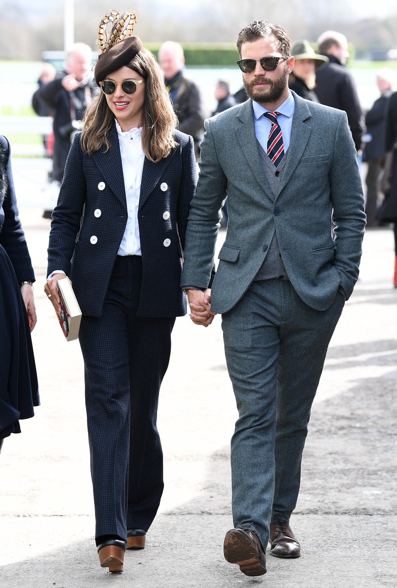RoratoSilvia's tweet photo. #JamieDornan #AmeliaWarner #JamieAndMillie #LoveTheirStyle #TheyAreVeryFabulous #CheltenhamFestival2018 Thanks so much @EverythingJDcom @HollyMasen @OhMyFifty @Jamie_DornanCan @JamieDornan_org https://t.co/FPgDz8q7ra