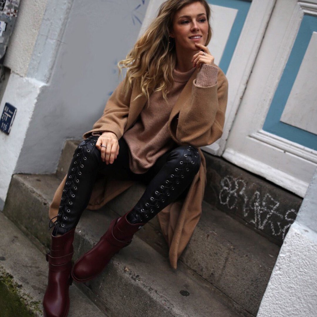 aiglefr's tweet photo. #MacadamesAroundTheWorld
Lorsque le #MadeInFrance 🔵⚪️🔴 traverse les frontières avec la blogueuse allemande VICKY-W 🇩🇪
#MacadamesBoots #TheWildBoots # #AigleWomen #BottesAigle #MACADAMES #FabricationFrancaise #Bottes #Rubberboots #Blogueuse #Mode #fashion https://t.co/3EMkSn01Va