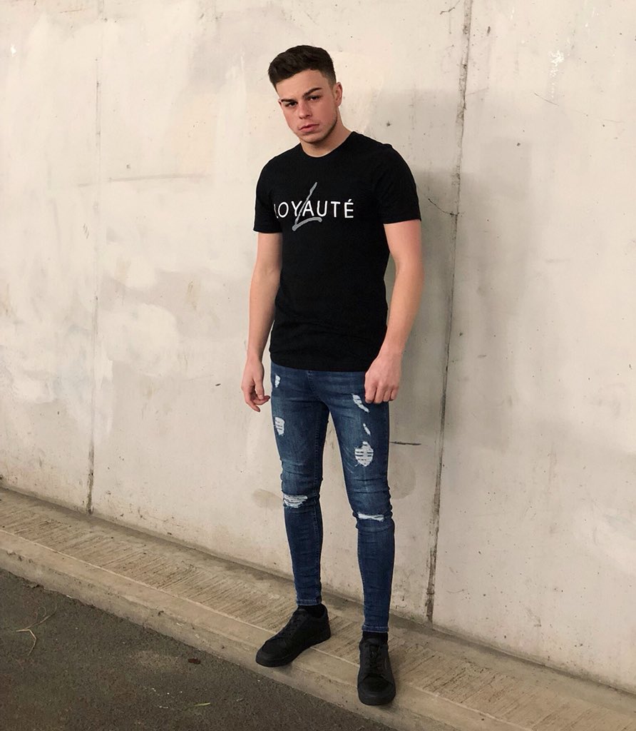 LaLoyaute_'s tweet photo. Logo Tee just £19.99 🔥 

Shop our latest reductions online: https://t.co/8sBGv2o7Dx

#LaLoyauté https://t.co/zQeVoXlNBg