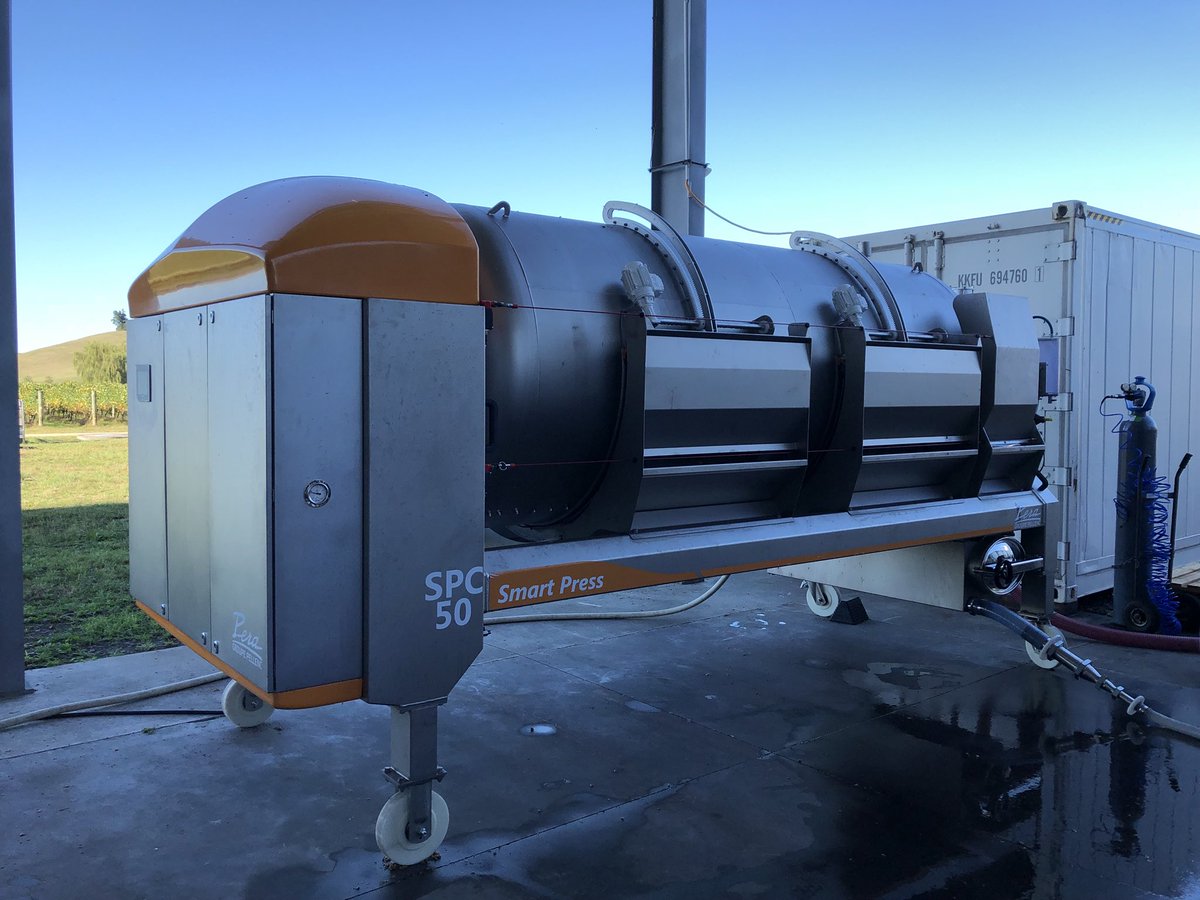PellencGroup's tweet photo. Our #smartpress #PeraPellenc is ready for the harvests in New Zealand 📍 https://t.co/QqoAOsRG63