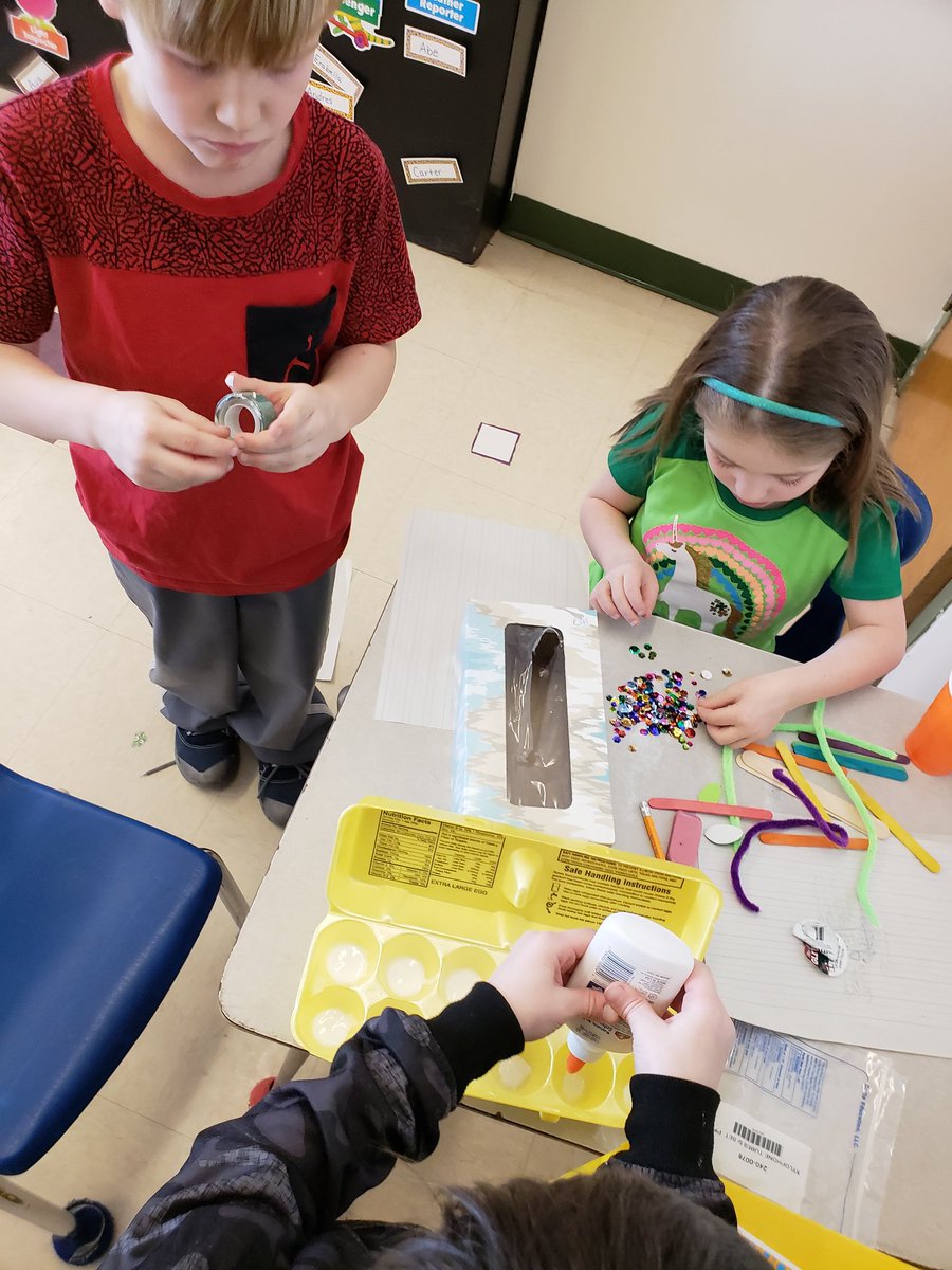 Miss_Madson's tweet photo. Some critical thinking going on in 1st grade. We really want to catch that leprechaun! #acspln #stem #teamwork #communicationskills #creative #1stgrade #leprechaunhunt https://t.co/Fpi8lgffhb