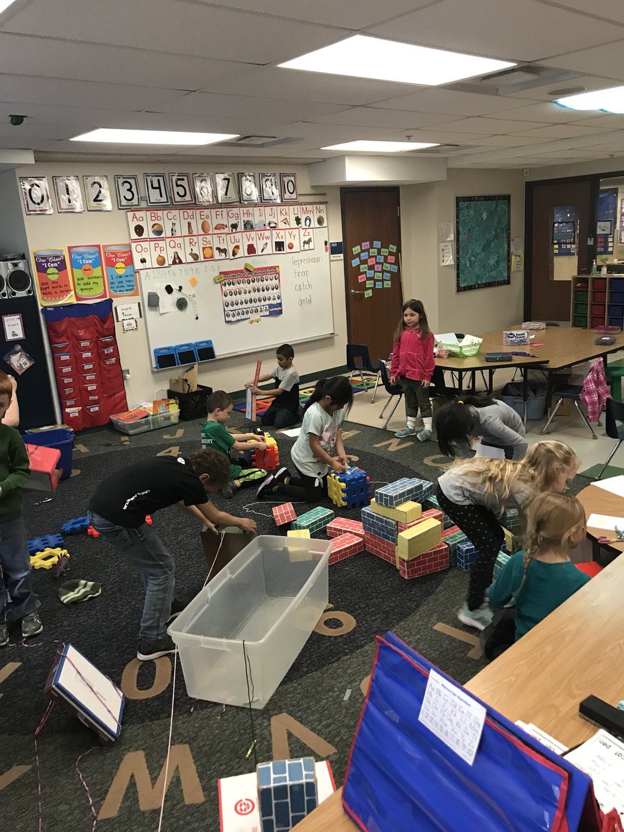KellyKorbitz's tweet photo. Operation Leprechaun trap building— now in progress! https://t.co/LNiYKRQT5o