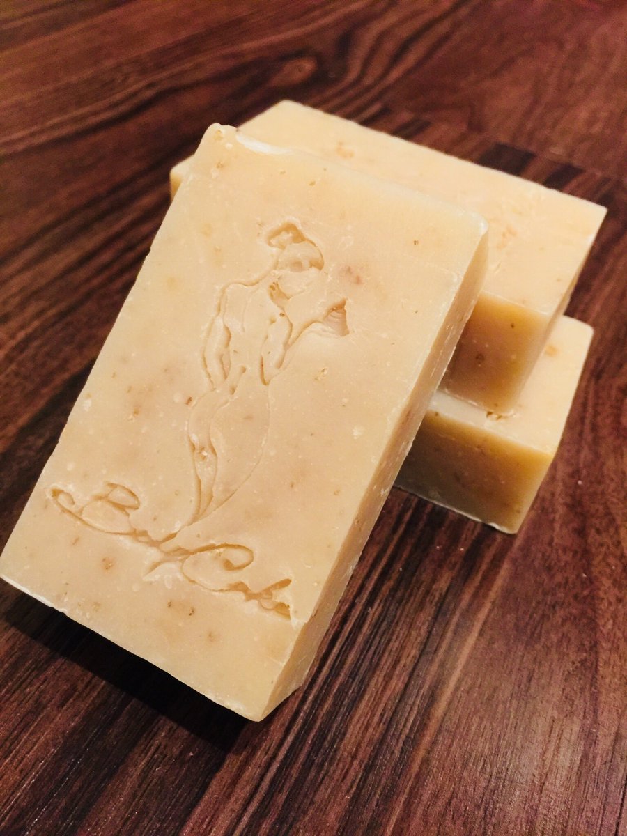 bodycakebytish's tweet photo. Be! Body Bar - Grace. it helps cleanse the skin while nourishing it and locking in moisture. it will help restore skin elasticity while also improving your skin’s texture- https://t.co/QE2cH2rTXG
#loveBodyCake #beauty #lifestyle #BeBodyBar #grace #bodybar #soaps #cleanse https://t.co/fbaTFY3h6i