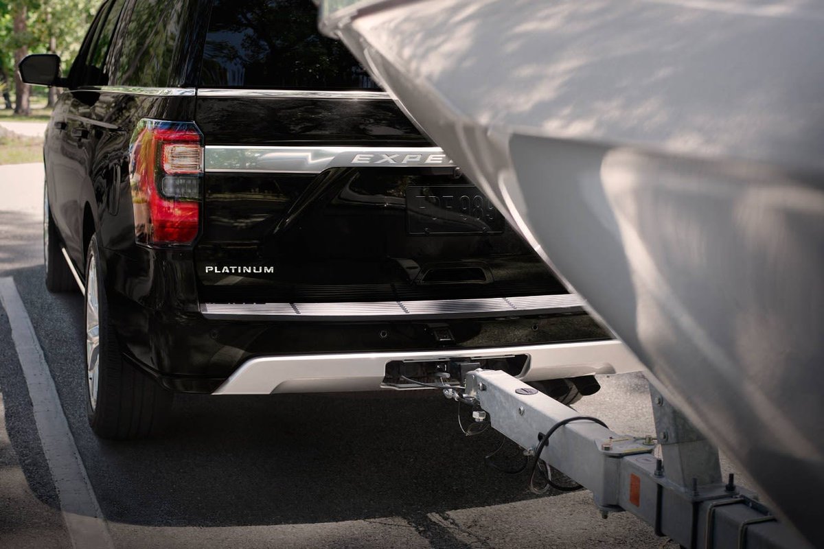 FoxValleyFord's tweet photo. The Ford Expedition's standard rear view camera makes backing up to a trailer as easy as can be! https://t.co/YajNrgSjfG