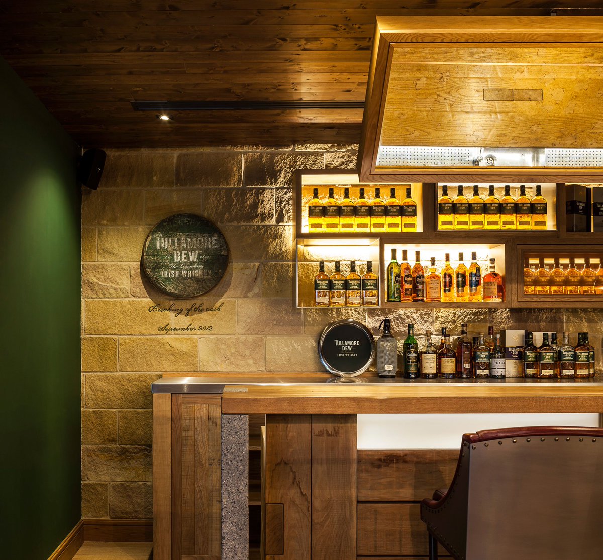 StructureTone's tweet photo. Friday Project Spotlight: @TullamoreDEW Three Sisters Visitor Centre #STOamazingspaces #structuretoneprojects #paddysweekend https://t.co/96zVDRbUbL https://t.co/sqVWRm1P2o