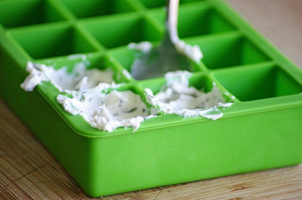 Don't be sloppy while buttering corn. Use these hacks to keep it clean. buff.ly/2pjwbNF