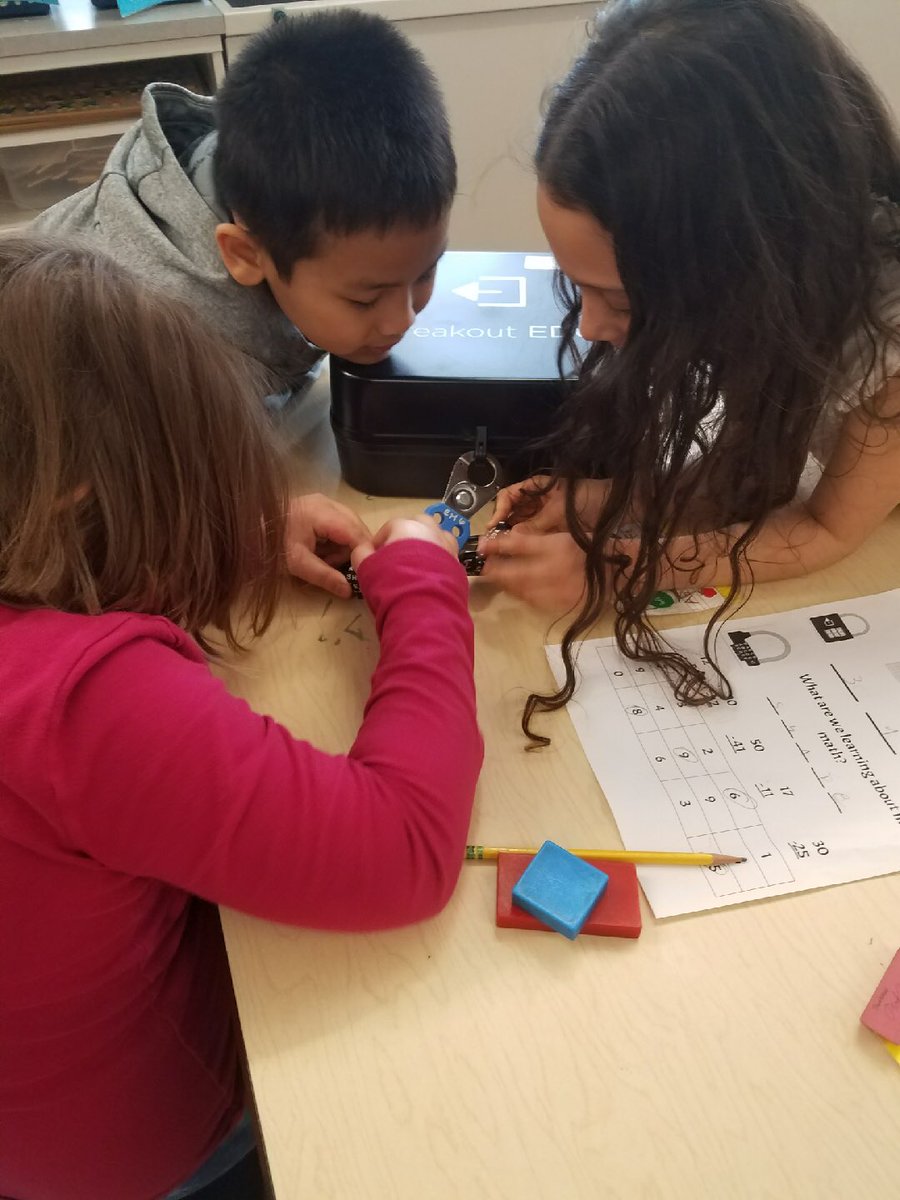 BHarbon's tweet image. Mrs. Gavigan’s first graders using breakout boxes!  They did a great job!  @SASD_EMC #sasdnext #breakoutboxes