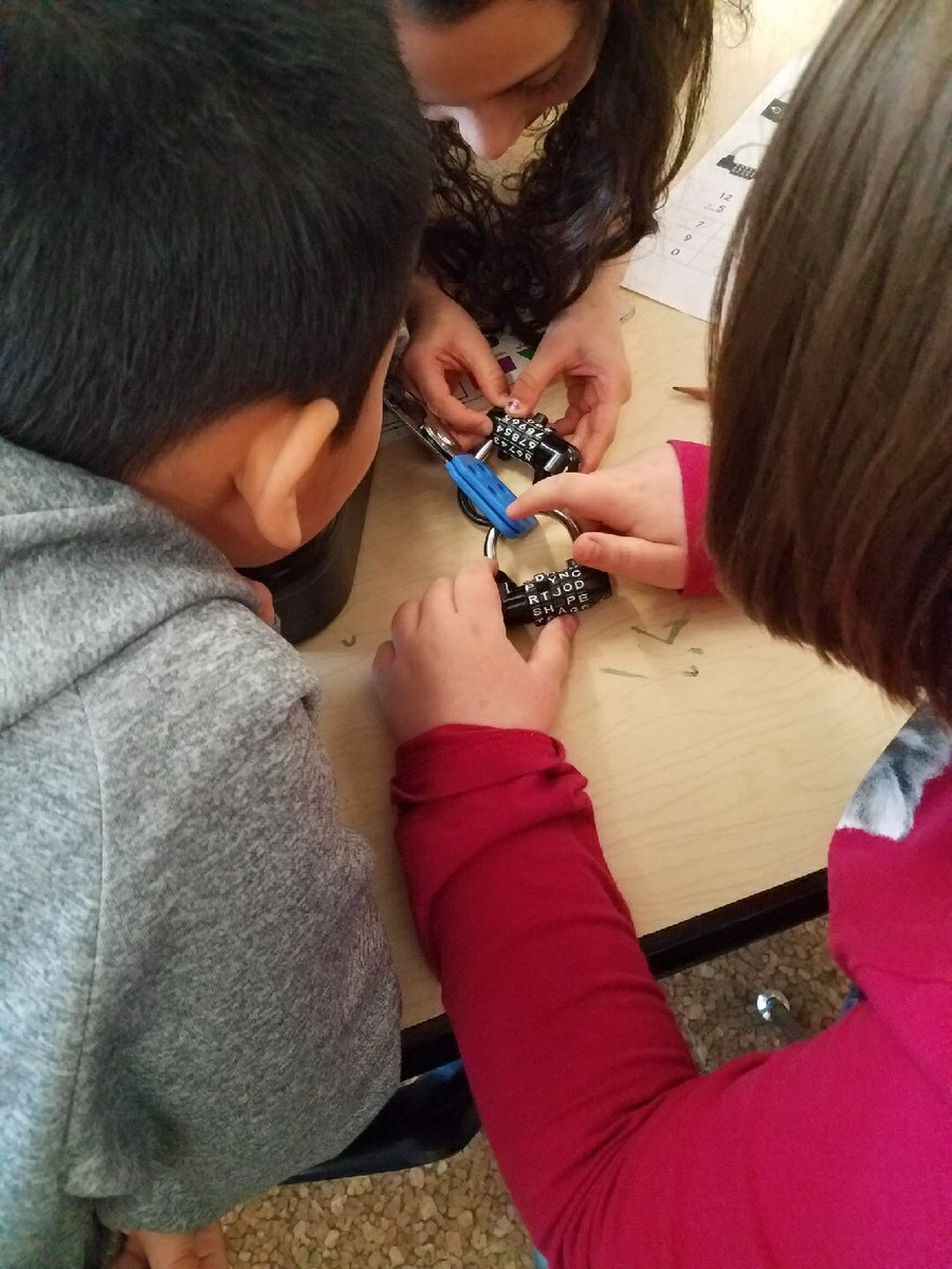BHarbon's tweet image. Mrs. Gavigan’s first graders using breakout boxes!  They did a great job!  @SASD_EMC #sasdnext #breakoutboxes