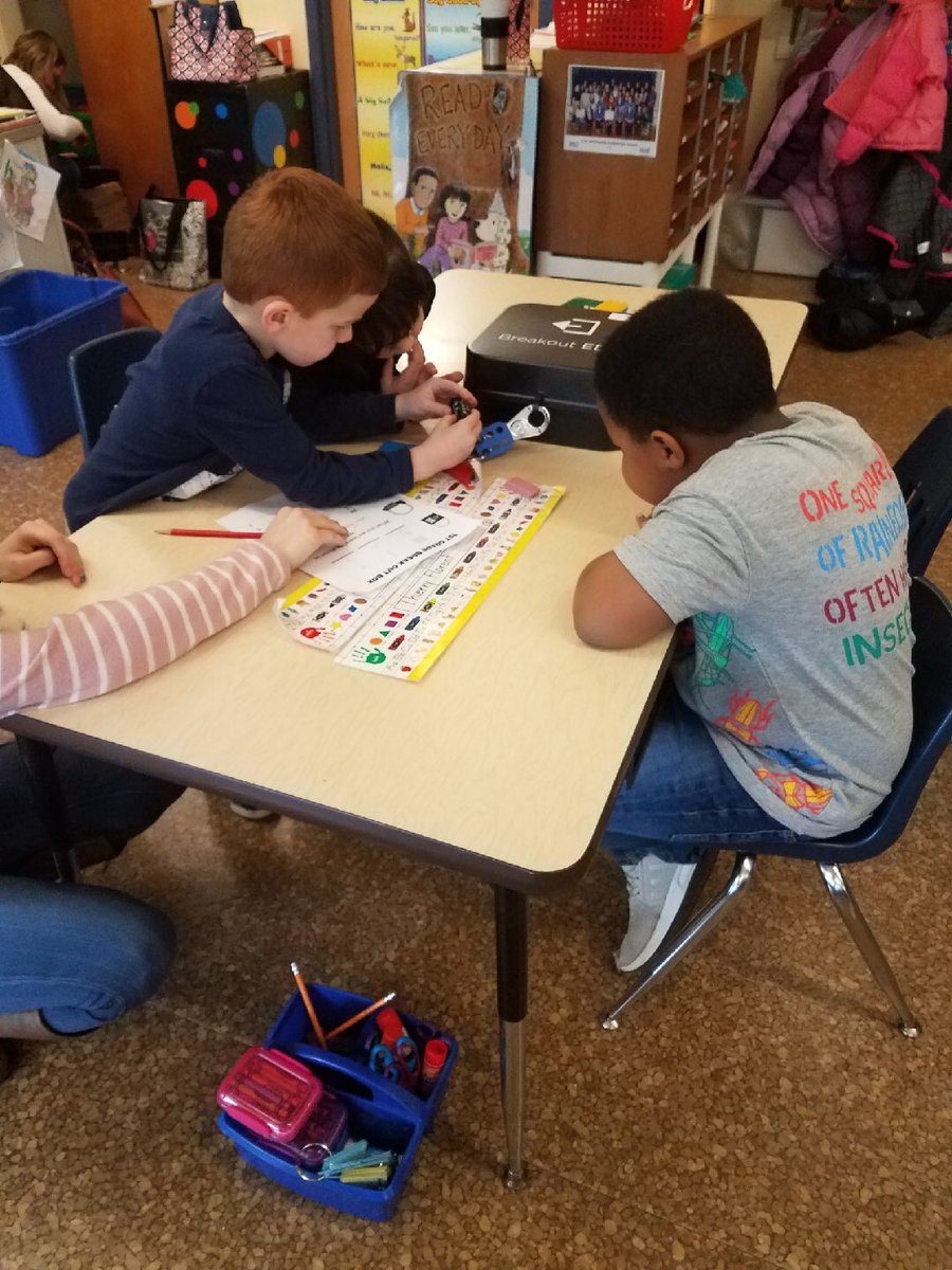 BHarbon's tweet image. Mrs. Gavigan’s first graders using breakout boxes!  They did a great job!  @SASD_EMC #sasdnext #breakoutboxes