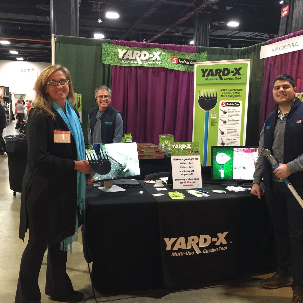 YardXGardenTool's tweet photo. The Yard-X team working the booth at the #bostonflowershow
#gardening #gardeningtools #yardtools #landscapingtools #bestweedtrimmer #gardenhandtools #gardenmultitool #urbangarden #urbangardening #sidewalktrimmer #sidewalkedger https://t.co/Jcbwy4YzYa