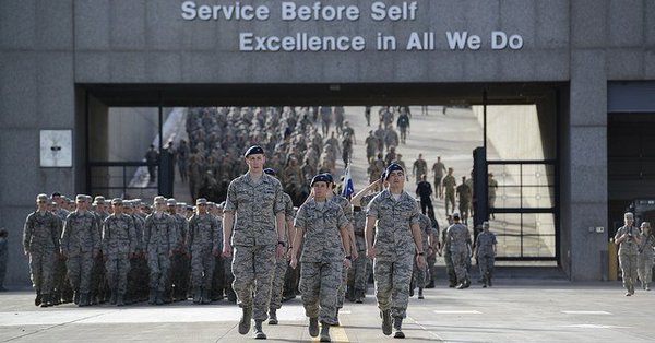 myprepacademy's tweet photo. Via USAFA
@AF_Academy
Photos from #Recognition2018 have been uploaded to their Flickr page. Congratulations to the Class of 2021! #usafa
https://t.co/tv7qVCm79G https://t.co/8r2z1xZkTa