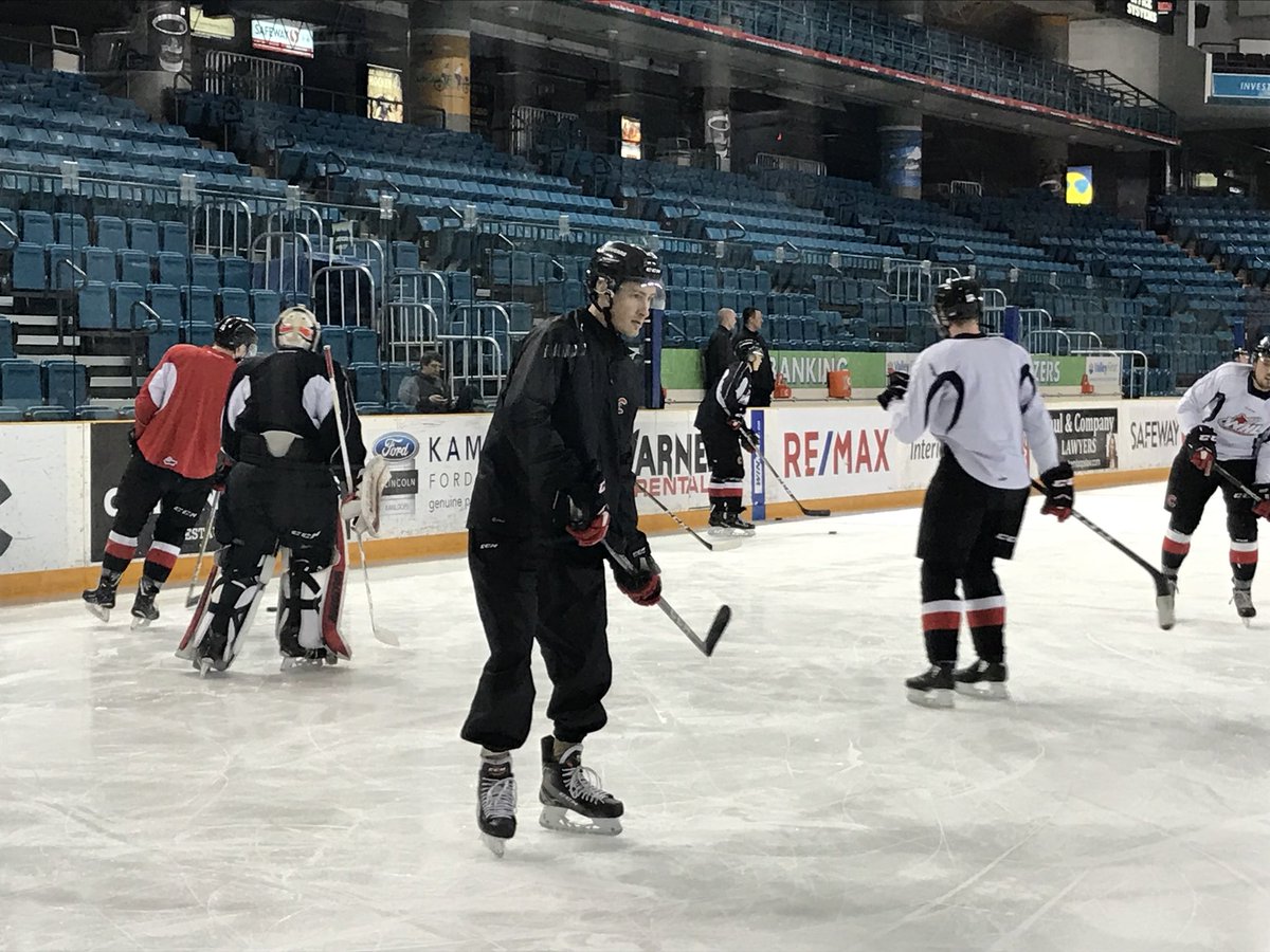 PGCougars's tweet photo. New coaches for the morning skate π€£
#OverAgers #WHL https://t.co/owQ00aYWJC