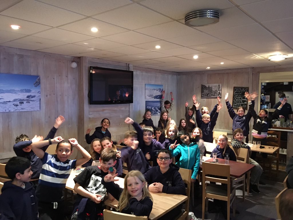Ski18Sps's tweet photo. Final dinner https://t.co/rknwuePVZe
