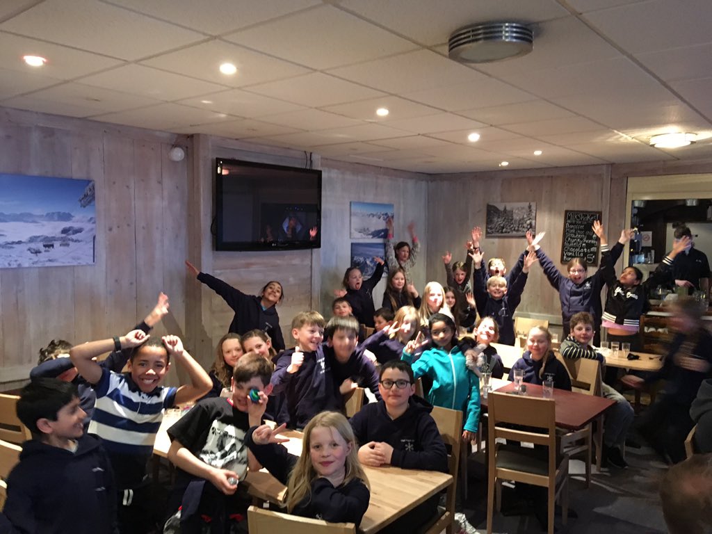 Ski18Sps's tweet photo. Final dinner https://t.co/rknwuePVZe