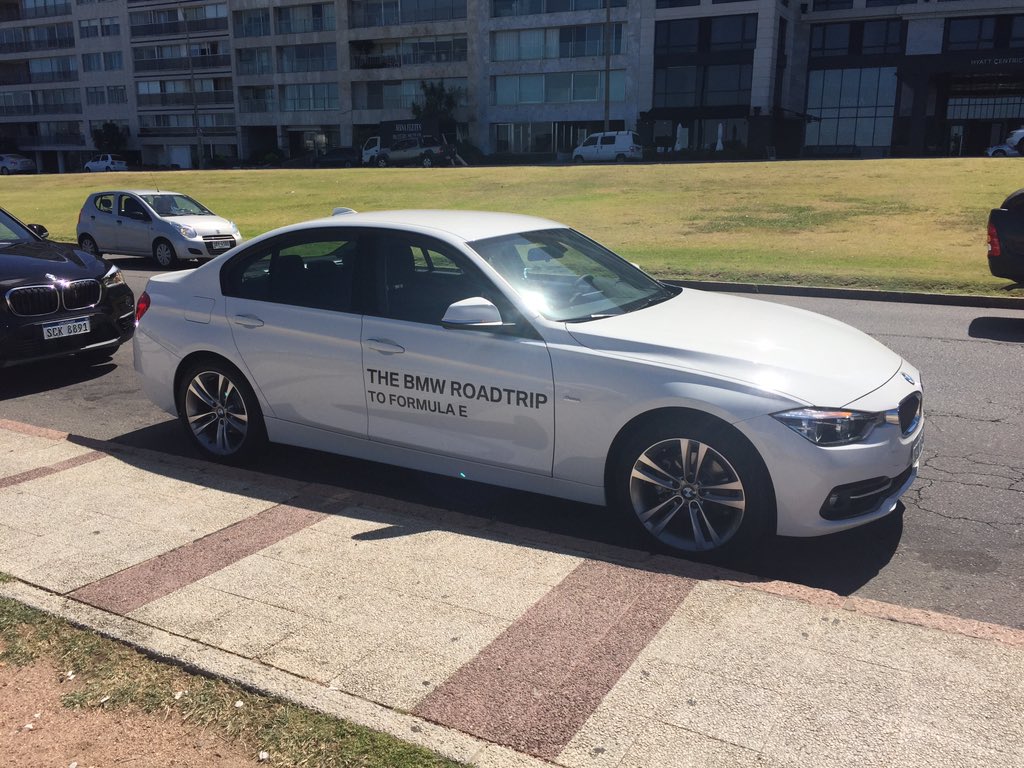 Signo_uy's tweet photo. The BMW RoadTrip ya llegó a Punta del Este. Los invitados se preparan para vivir mañana toda la adrenalina de la #FormulaE. #BMWExperience #BMW #MotorHaus https://t.co/ldrcOqpVXO