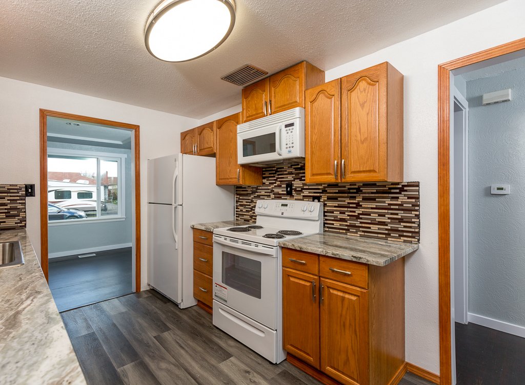 PierceCountyRE's tweet photo. 🏡 3 Bed | 1 Bath | Tacoma, WA 🏡
This newly listed remodeled home is conveniently located to the I-5 &amp; shopping! 🙌
➡️ https://t.co/pCXAR6t1B2 ⬅️
#RealEstate #TacomaWA #PierceCountyRealEstate
Listing courtesy: @realtorelishascott Photography: @takuhomesphotos https://t.co/uL8pqKEgn1