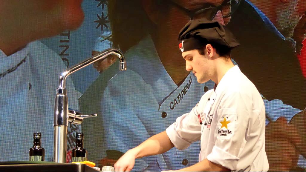 CarlosOrozaCIFP's tweet photo. Concurso  Nacional de Escuelas de Cocina @ProturChef coa intervención de Marcos Area e Xabier Pereira do @CarlosOrozaCIFP 
Moita sorte!!
#aprenderfacendo https://t.co/cp3dqJCvAT