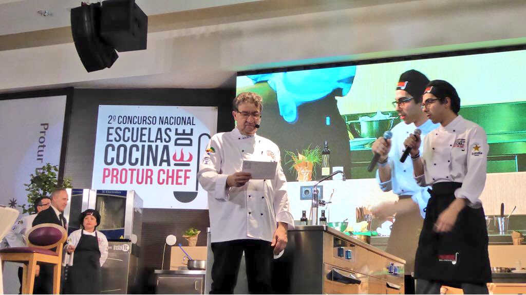 CarlosOrozaCIFP's tweet photo. Concurso  Nacional de Escuelas de Cocina @ProturChef coa intervención de Marcos Area e Xabier Pereira do @CarlosOrozaCIFP 
Moita sorte!!
#aprenderfacendo https://t.co/cp3dqJCvAT