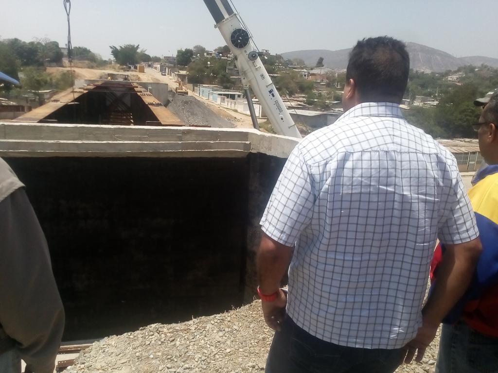#Ahora #16Mar inspeccion a obra puente sobre quebrada la ruezga en Barquisimeto, Edo. Lara @TransporteGobVe <a href="/ifetren/">Ferrocarriles Vzla.</a> <a href="/claudiorfarias/">Claudio R. Farias A.</a> @MTransporteVen