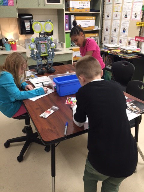 DetlingEE's tweet photo. Students hard at work designing their own robot and writing about what it does! #RocketProud  #EndeavorTwitterChallenge https://t.co/anQNUDjzwj