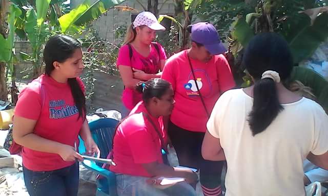 de_borras's tweet photo. #Cuba, @misioneducubana ,@CubaMINED, @RobinsonVzla .
MisiòǹˋRobinson, Yaracuy, presentes en los abordajes a comunidades y parroquias priorizadas en conjunto con el Movimiento ¨Somos Venezuela¨. https://t.co/OMaq6cTKHV