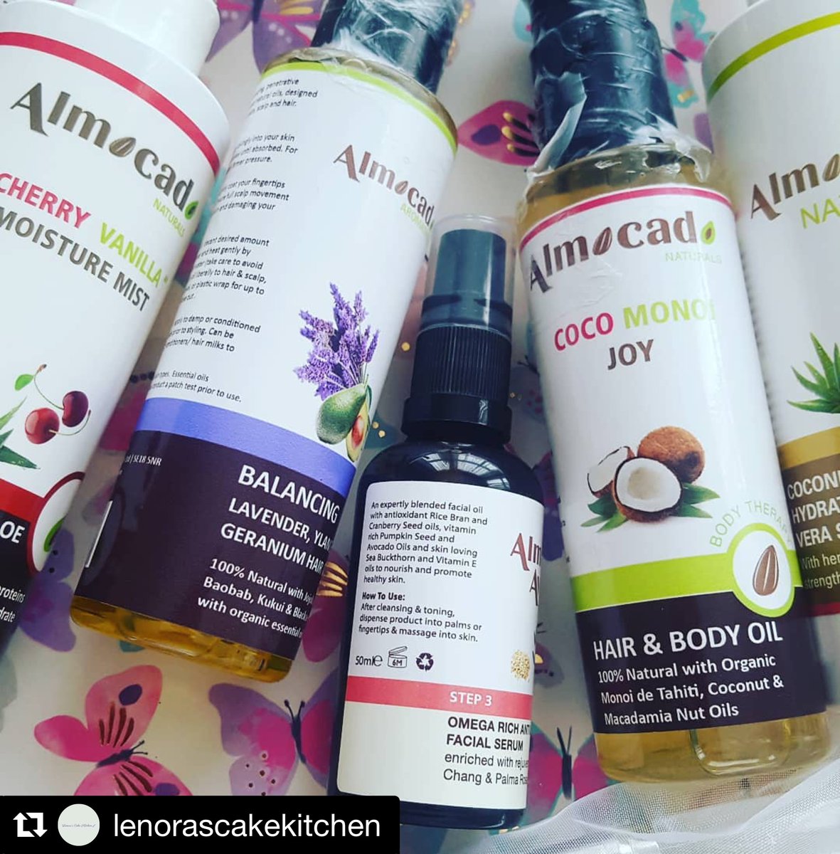 almocado's tweet photo. Looking at this pic, is obvious we make a lot of organic oil blends! Thanks @lenorascakekitchen
.
.
“Showing support for her lovely smelling products that have a beneficial use too!”
#handmade #almocado #aromatherapy #haircare #organicskincare https://t.co/u1AwtFvve5