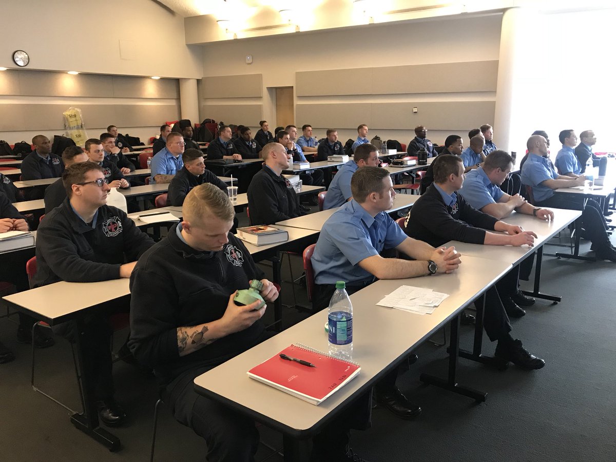 IFD_NEWS's tweet photo. Big thanx to our Community Partners from @citizensenergy on-site today going over Hydrant Ops with #IFD Recruit Class #82. #BringMeWater #CatchThePlug 🚒🔥 #BadgesForBurnCamp https://t.co/zdmHppTO7D