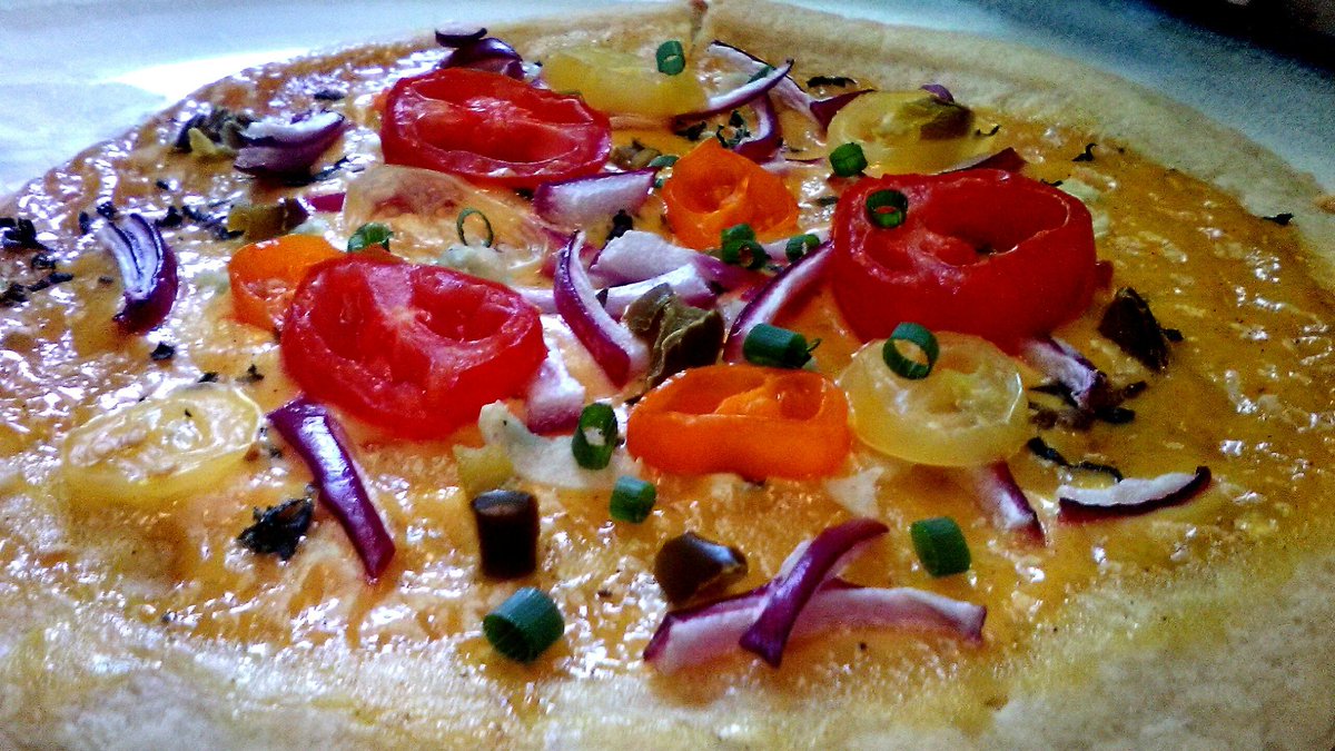 CastavaLeePhoto's tweet photo. My #vegan #eggless #dairyFree #raw #pizza loaded with flavor it was so good. I couldn't stop eating it. You have to give #plantBased #lifestyle a chance. Just #tryIt #42Days #veganMom #TooGoodToSayNo https://t.co/AY6ZuhXw7Q