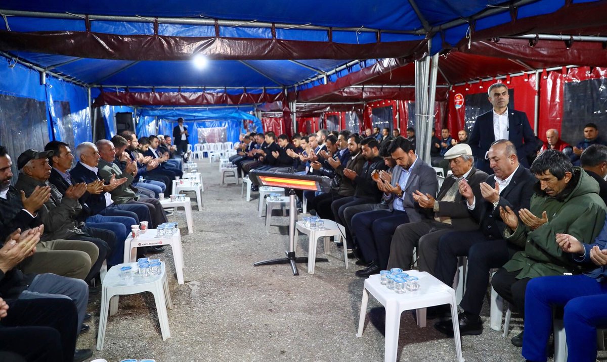 MevlutCavusoglu's tweet photo. Şehidimiz Uzman Çavuş Fatih Uysal’ın ailesine taziye ziyaretinde bulunduk. Rabbim rahmet eylesin, mekanı cennet olsun.
#ŞehitlerÖlmez https://t.co/e6Ab8oZKfX