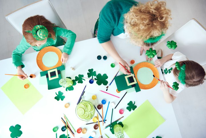 Cleveland_PL's tweet photo. #UpNextCPL Need to find family fun for #StPatricksDay? Join our St. Patrick’s Day Pre-Parade Party in Youth Services at Main Library. Face painting, balloon twister, festive music, food, and kids' activities. Sat, Mar 17 | 11am https://t.co/NNdelISHsn