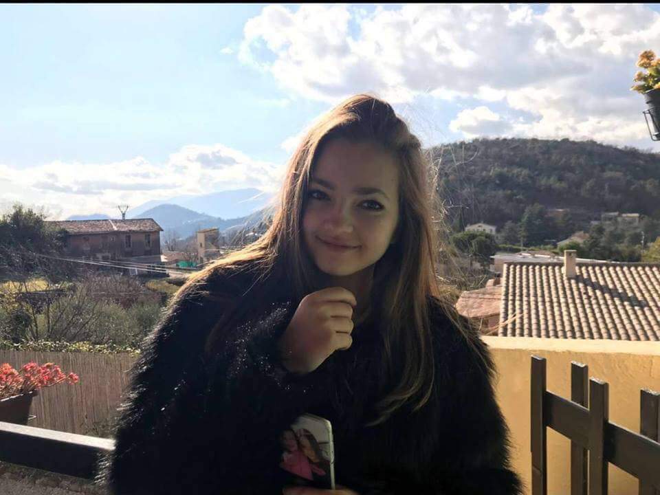 URGENT ⚠️
il est 5h30 du matin et après avoir chercher ma fille toute la nuit elle reste introuvable certaines personnes me disent Eva est à tel ou tel endroit mais cela ne m’a mené à rien SVP je vous demande de partager un maximum 0493087132