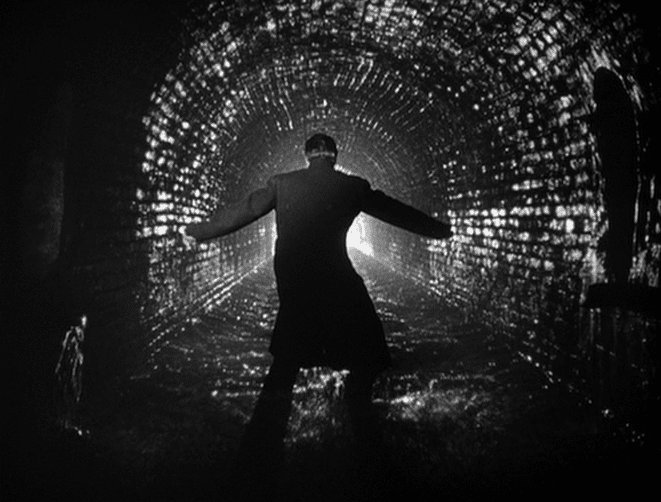 OnePerfectShot's tweet photo. The Dark Beauty of Film Noir in 50 Shots: https://t.co/NJxQ3e21iM https://t.co/Vjc9gmiDDD
