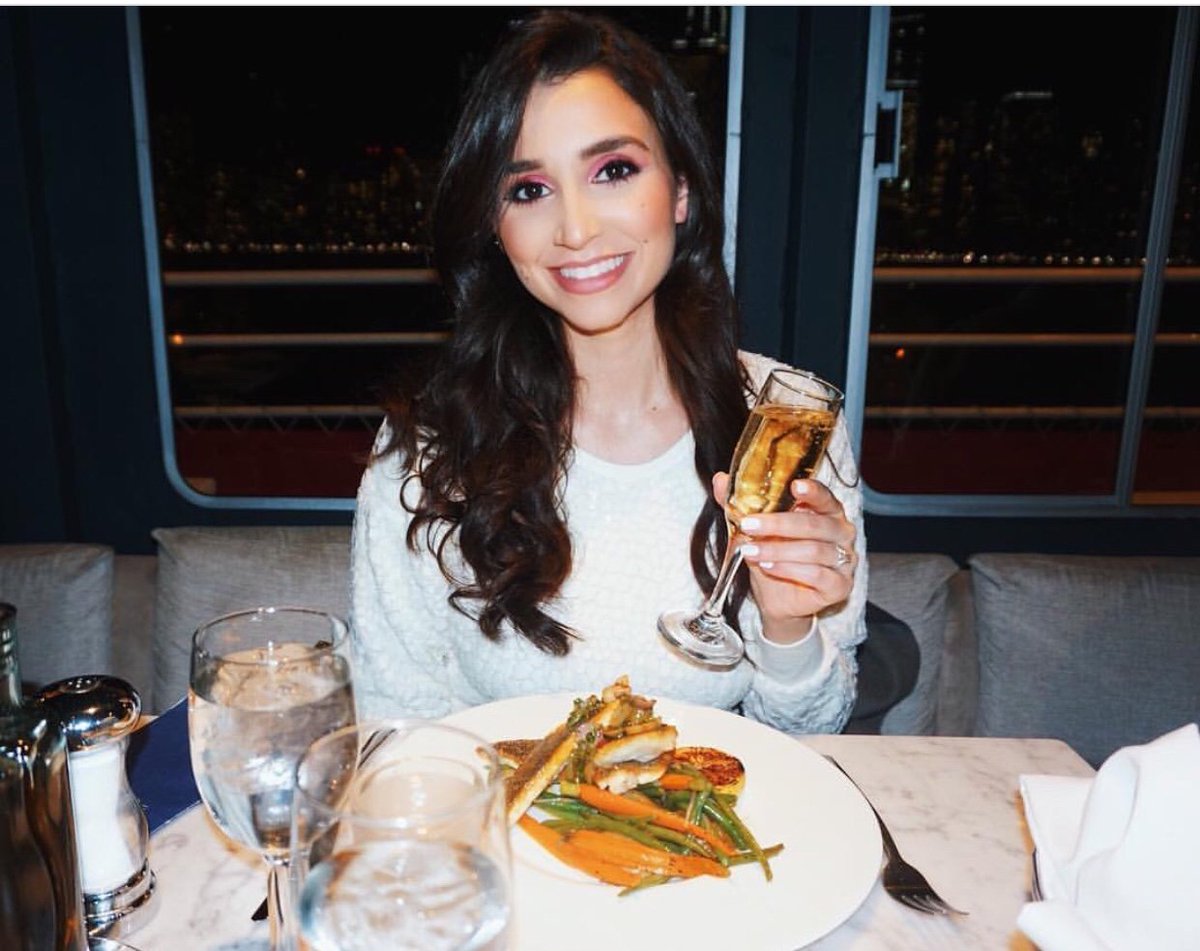 HudsonsNYC's tweet photo. We’ve got your dinner plans covered! Join us for a three course dinner cruise on Fridays &amp; Saturdays! 
📸: serenazz_ (IG) https://t.co/zYNmVwGo0o