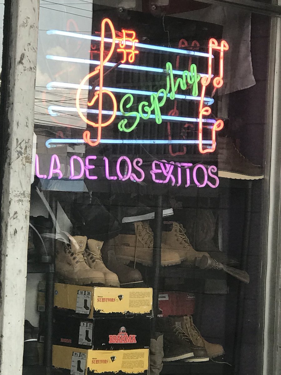 pedropty's tweet photo. El mundo se esta acabando... ya es zapateria #DiscotecaSophy @AguantePollo @tinomatik @Wikipollo @gamirabal @ElPrimoBigoton https://t.co/Y2lxzD9GfY