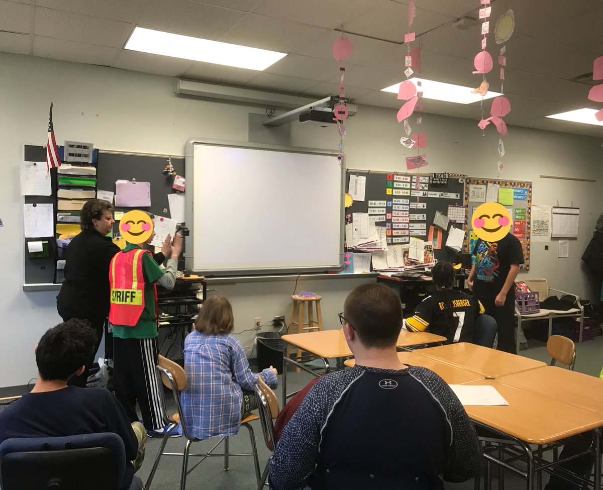 KarenHessLCSWC's tweet photo. Deputies Davies, Calimer and Mrs. Capotosto teaching our Oakdale Middle LFL students to “Be Safe.” Thank You Deputies Davies, Calimer and Mrs. Capotosto!! https://t.co/BX97DbFhVZ