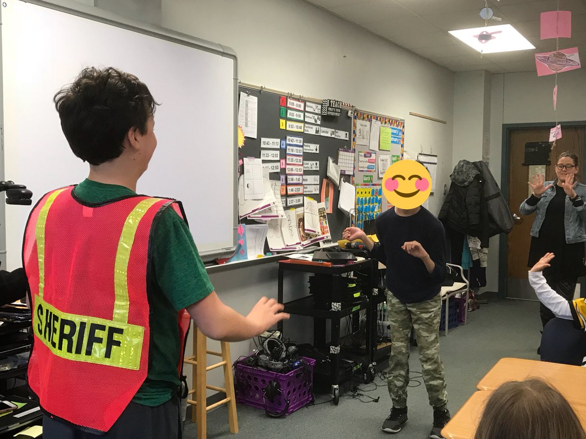 KarenHessLCSWC's tweet photo. Deputies Davies, Calimer and Mrs. Capotosto teaching our Oakdale Middle LFL students to “Be Safe.” Thank You Deputies Davies, Calimer and Mrs. Capotosto!! https://t.co/BX97DbFhVZ