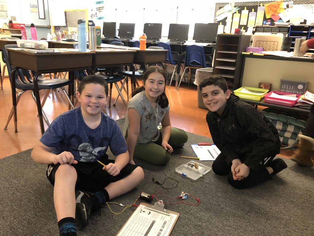 MrsMoody10's tweet photo. “Circuit Training” in 4th @ForestLakeWsd https://t.co/rQF0z7i1DM