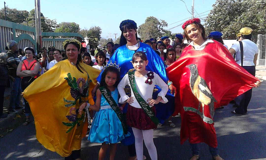 redsucre14's tweet photo. Maravillosa #TomaCultural fel Circuito 15 Cantarrana. #Sucre #MasificacióndelasArtes @RosangelaOrozco @prensazees @karsanc @JRamos_ZESucre @BerlianaMarquez @JauaMiranda @LiceoCantarrana @CeisMaria https://t.co/TfmqC9FAUV