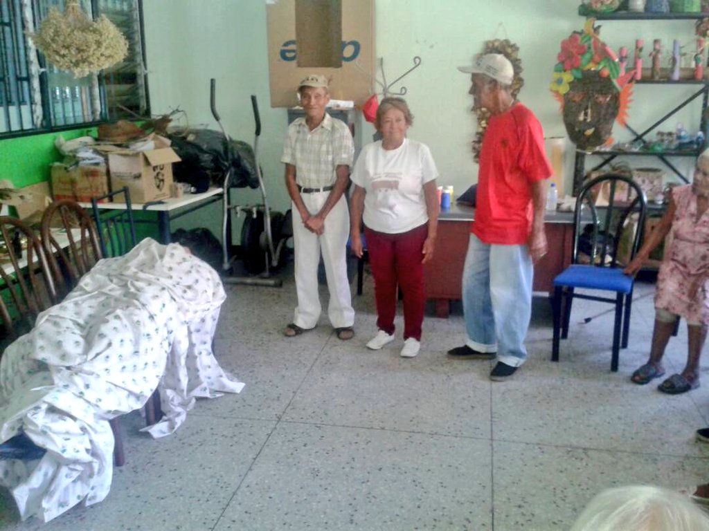 amilcarciber's tweet photo. Demostración De Las #Habilidades 💃🏃👫 Para La #Actuacion 🎥🎬 Entre Los Adultos Mayores 👵👴👵👴 #Talentos Enmarcados En El #AreaDeProgramasSociales ✏📚 La Cual Se Lo Disfrutaron y Se Lo Gozaron Mucho..! 😂😂😂 @NicolasMaduro @salainass @magallyvina @FNNSimon @anatina90 https://t.co/euERUnRnzY