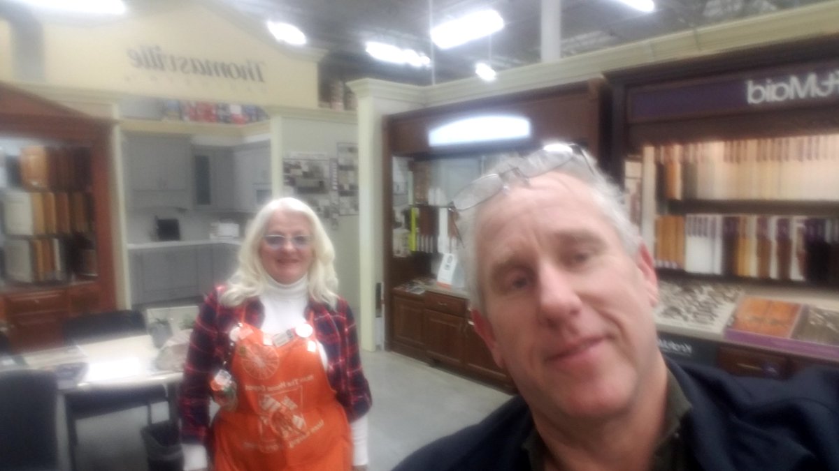 HDI_531's tweet photo. Mike with a visit to store 4655! Building relationships with Matt and Gretchen members of the ever expanding #DreamTeam!!
#HDEHDILeadsWin #RefacingRevolution #KitchenRefacing https://t.co/aREnMCvfdO