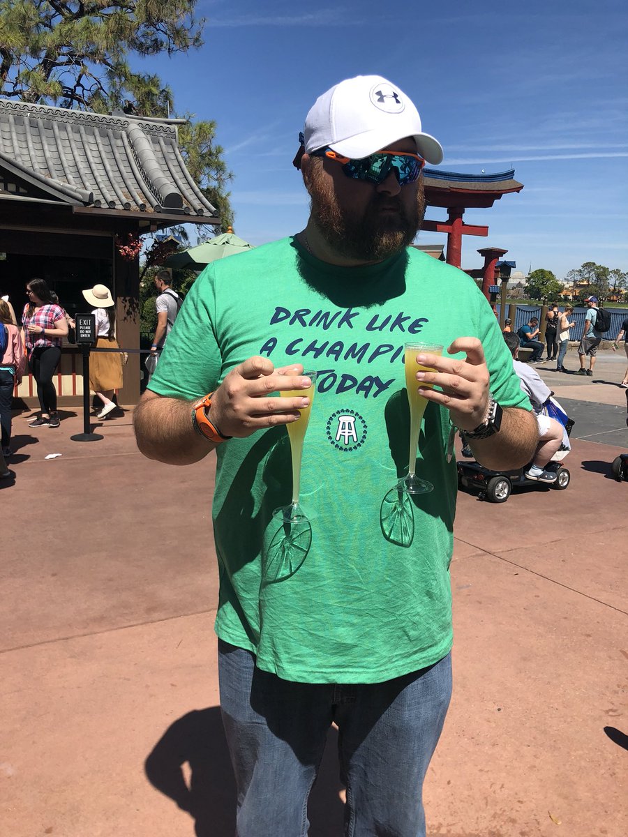 L_a_n_d_M_a_r_k's tweet photo. This is how @stevietpfl drinks around the world #pineapplesake https://t.co/x1SYGeH9F5