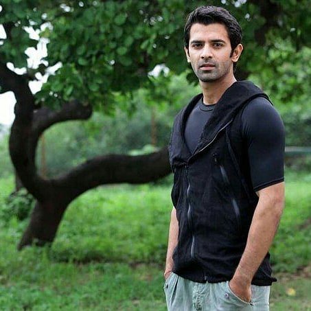 How many RTs for this picture of #BarunSobti?!
