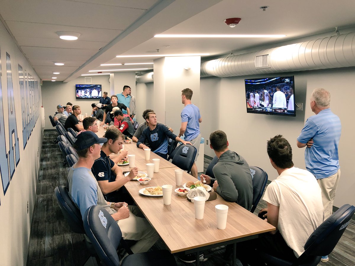 DiamondHeels's tweet photo. Getting ready to watch @UNC_Basketball as we prepare to face Pittsburgh in the ACC home-opener at the Bosh! #CarolinaFamily https://t.co/KDOLa4Fb4T