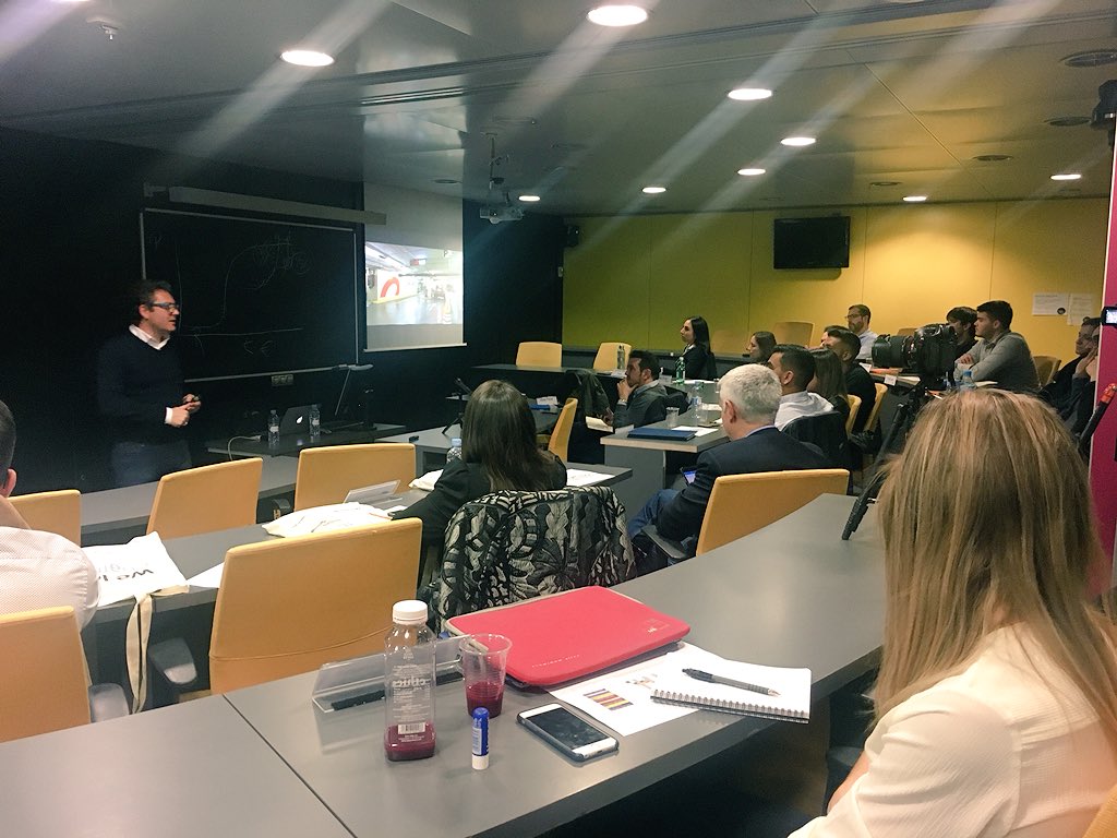 “No es lo mismo digitalizarse que transformarse digitalmente”. <a href="/marcvidal/">MΛRC VIDΛL</a> habla de las 4 fases para la #transformacióndigital en la sesión inaugural del #EMBADigitalLeaders