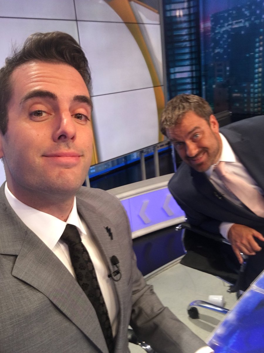 emilianoraggi's tweet image. Seguimos hasta las 17 en vivo en #CentralFox @FOXSportsArg junto al líder @maxipalma 🙌😁 Gracias como siempre a @devreoficial 👔👏y #Brona Dale que es viernessss!