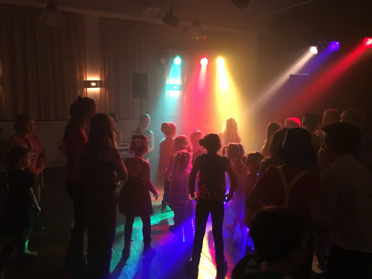 Kinderdisco in doarpshûs d’Ald Skoalle <a href="/hantum/">Heike Sanders</a> <a href="/HantumDwaande/">Hantum</a>  #hantum #dorpshuis gezellig met de #basisschool kinderen